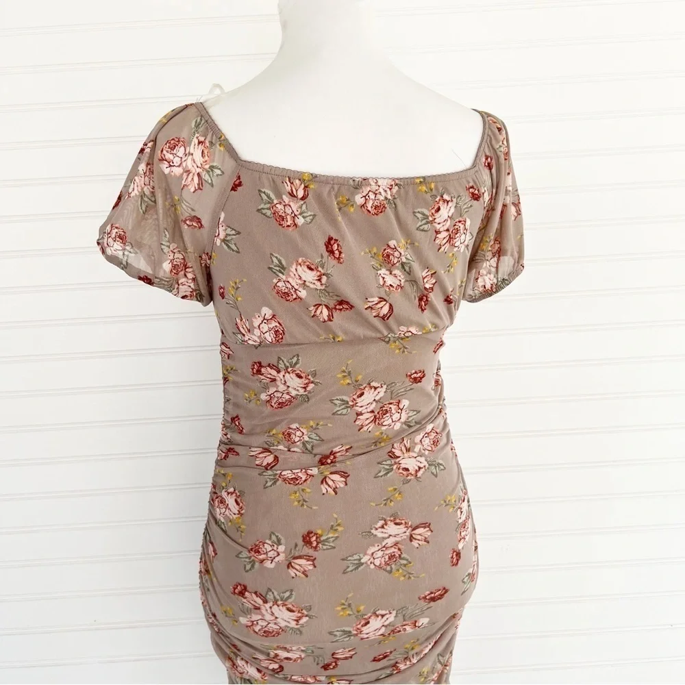 Floral stretch ruched summer dress Size Small NEW - Picture 2 of 10